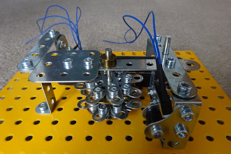 A view of the rotary switch showing the offset ‘gears’ A view of the rotary switch showing the offset ‘gears’