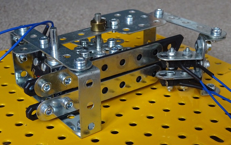 A view of the rotary switch showing the microswitches A view of the rotary switch showing the microswitches