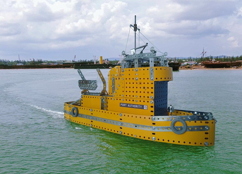 The fire-fighting tugboat The fire-fighting tugboat